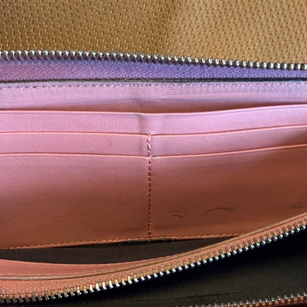 Gucci Raspberry Embossed Leather Wallet - Picture 6 of 6